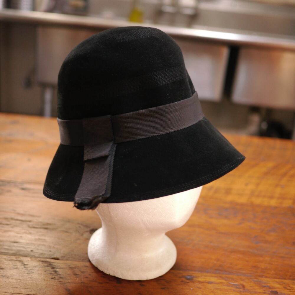 Vintage LORD & TAYLOR Made in Switzerland Black Wool Grosgrain Ribbon Cloche Hat